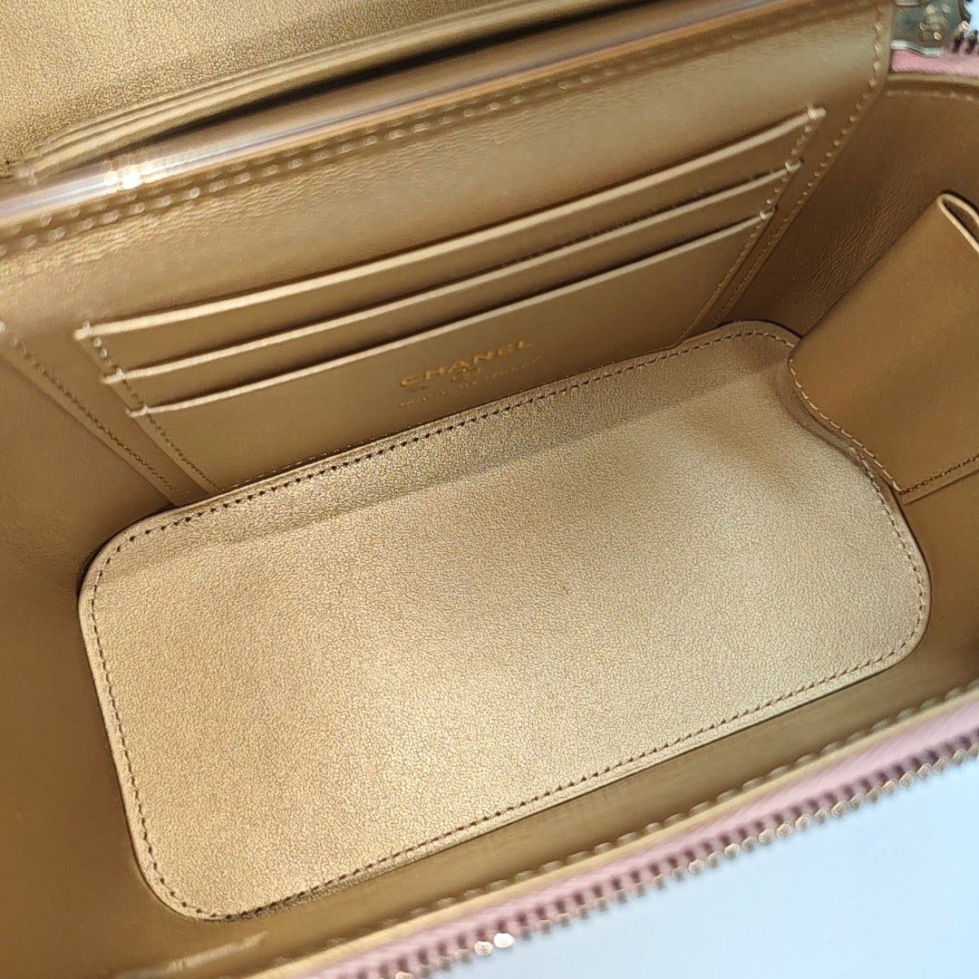 VANITY CASE Small Quilted Lambskin Pink