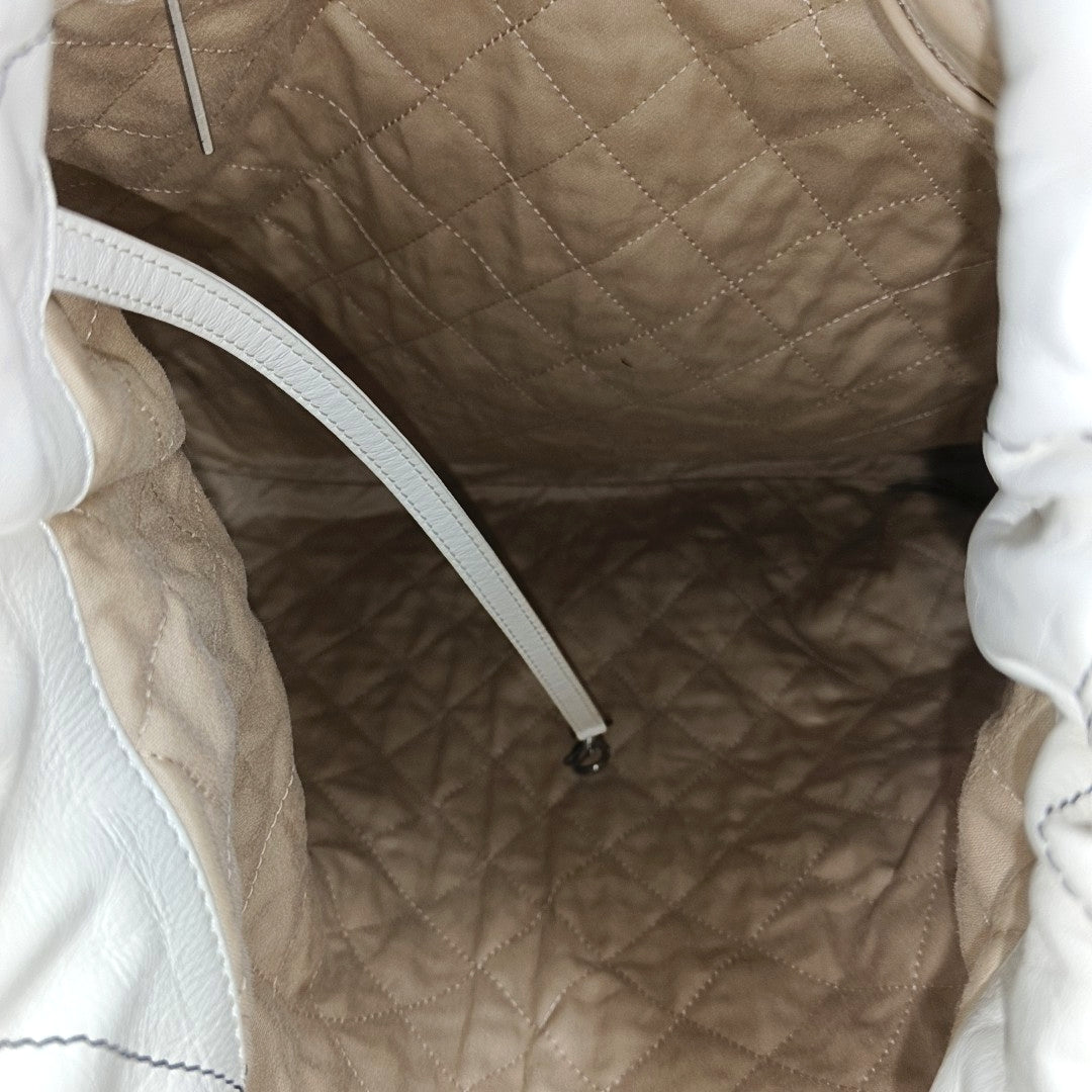 CHANEL 22 Large Quilted Calfskin White