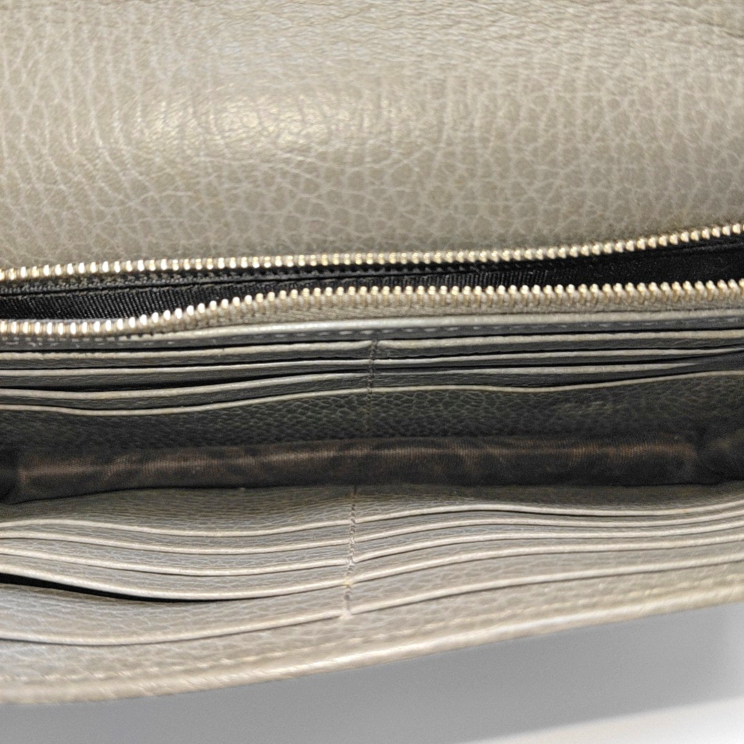 Authenticated pre-owned  Interlocking G Calfskin Grey - Shoulder Bag at Looply