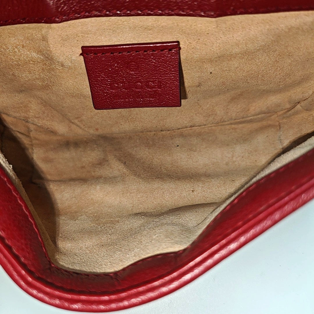 Authenticated pre-owned  GG Marmont Super Mini Quilted Calfskin Black - Crossbody Bag at Looply