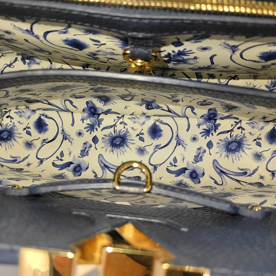 CAPUCINES MM Calfskin Blue