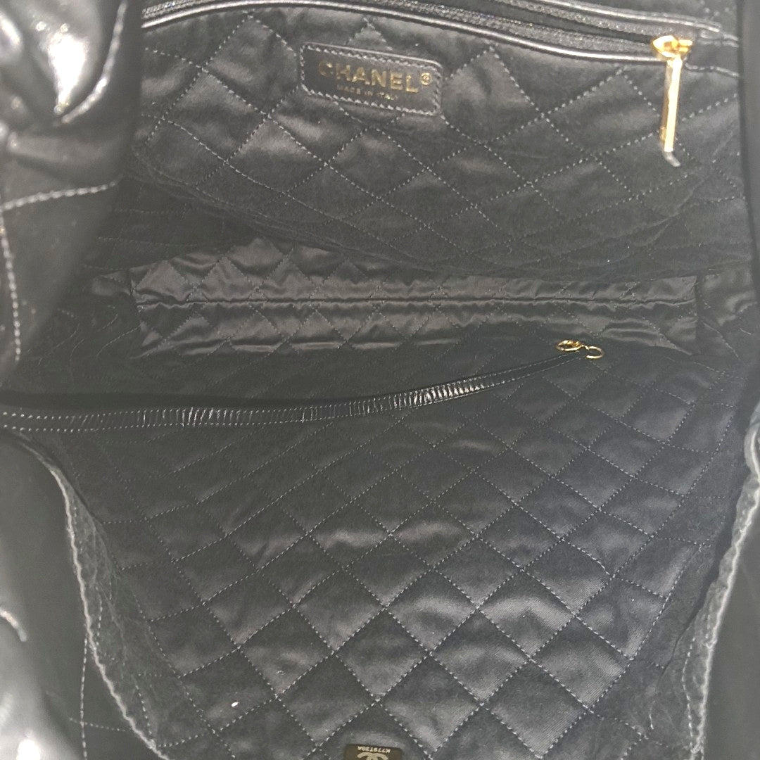 CHANEL 22 Large Quilted Calfskin Black