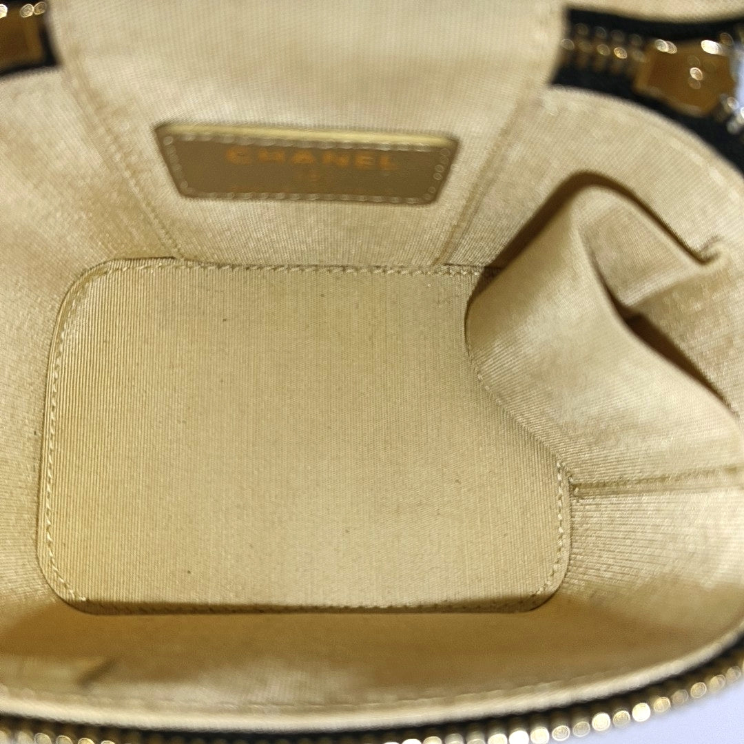 VANITY CASE Mini Quilted Lambskin Black
