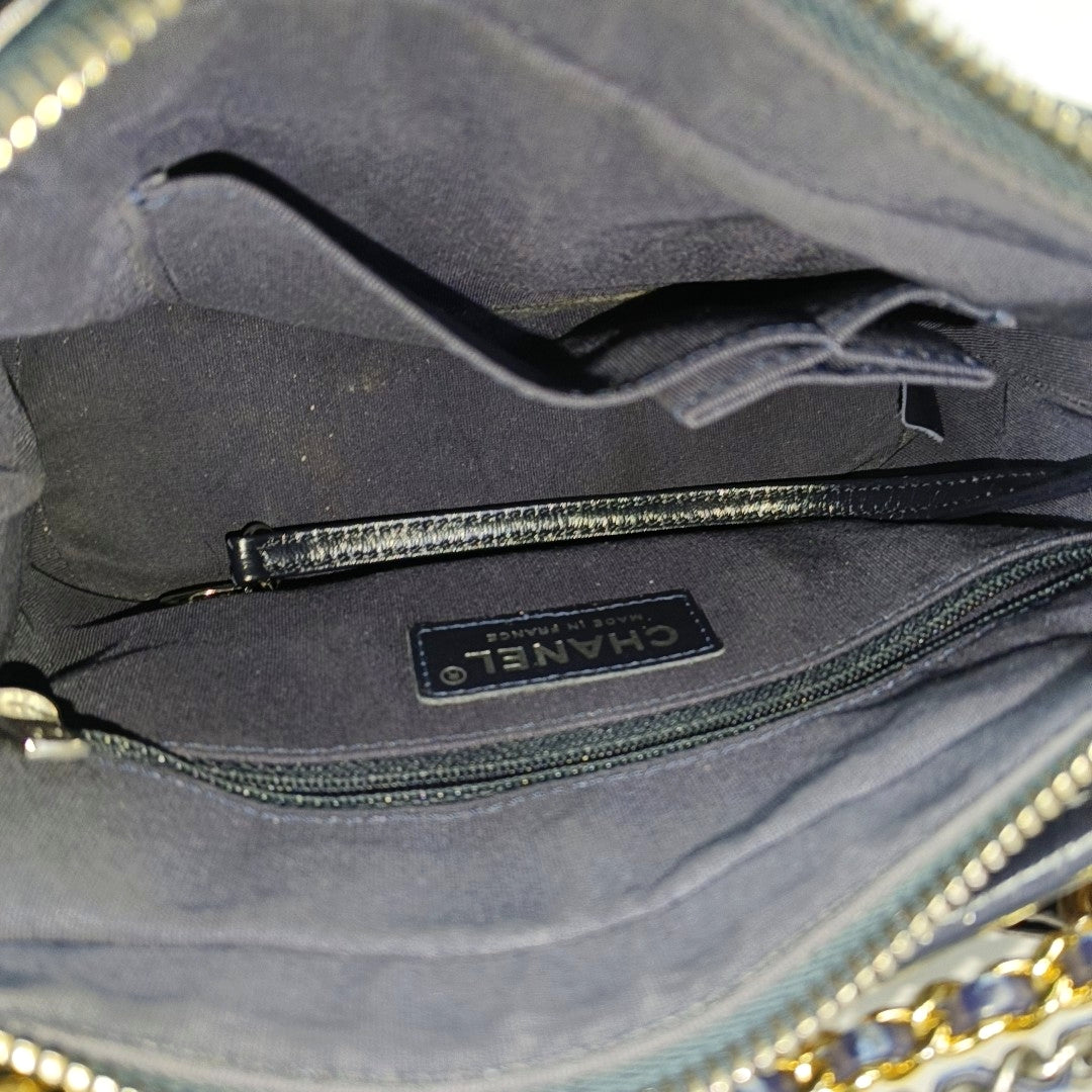 Authenticated pre-owned  GABRIELLE Small Quilted Wool Blue - Shoulder Bag at Looply