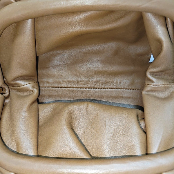 The Pouch Mini Piel de Becerro Marrón