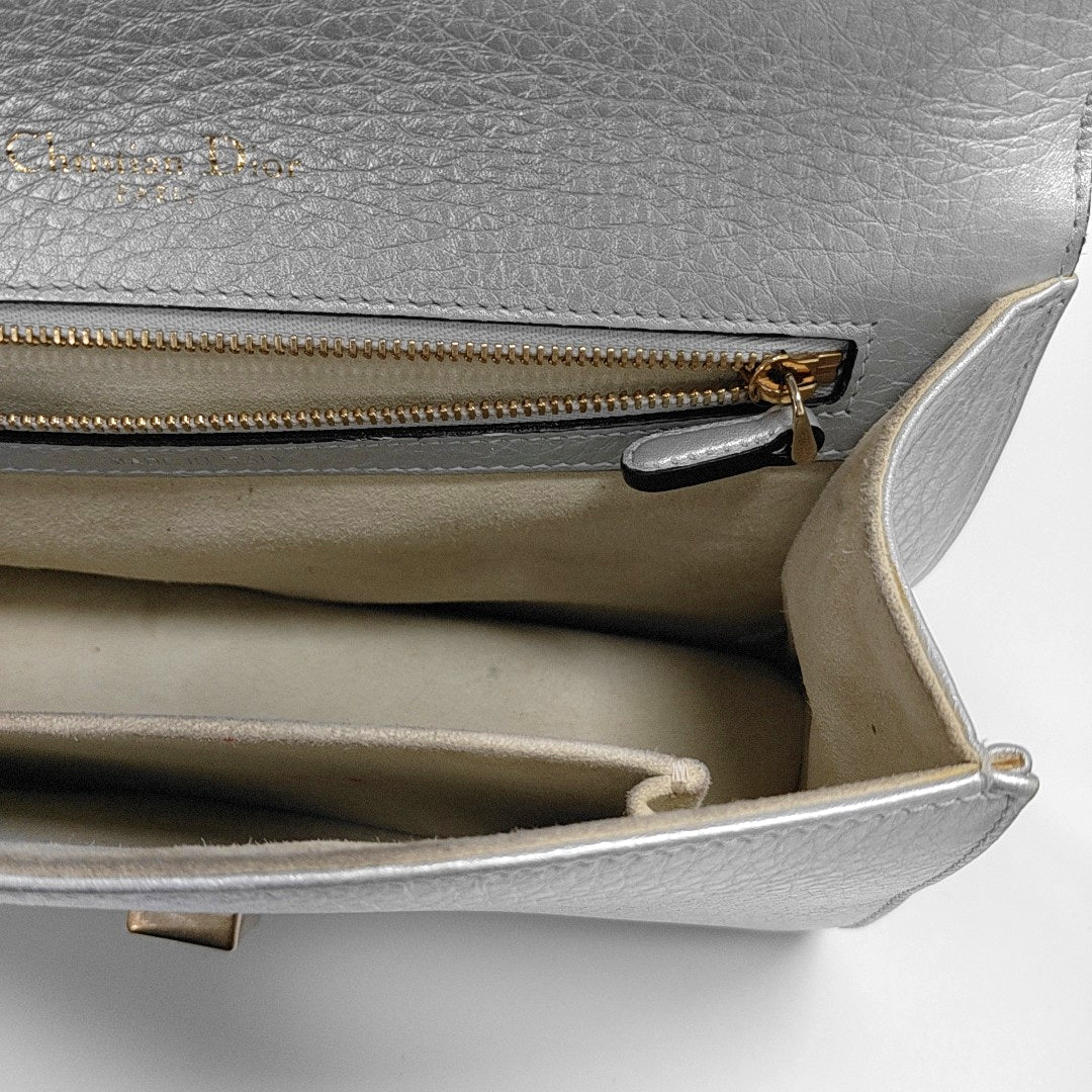 Diorama Medium Cannage Calfskin Silver