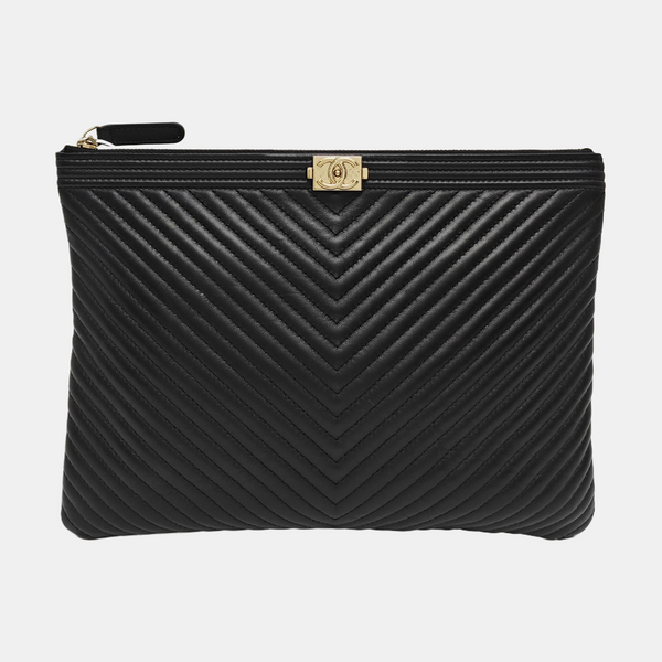 BOY CHANEL Chevron, Cordero Acolchado Negro
