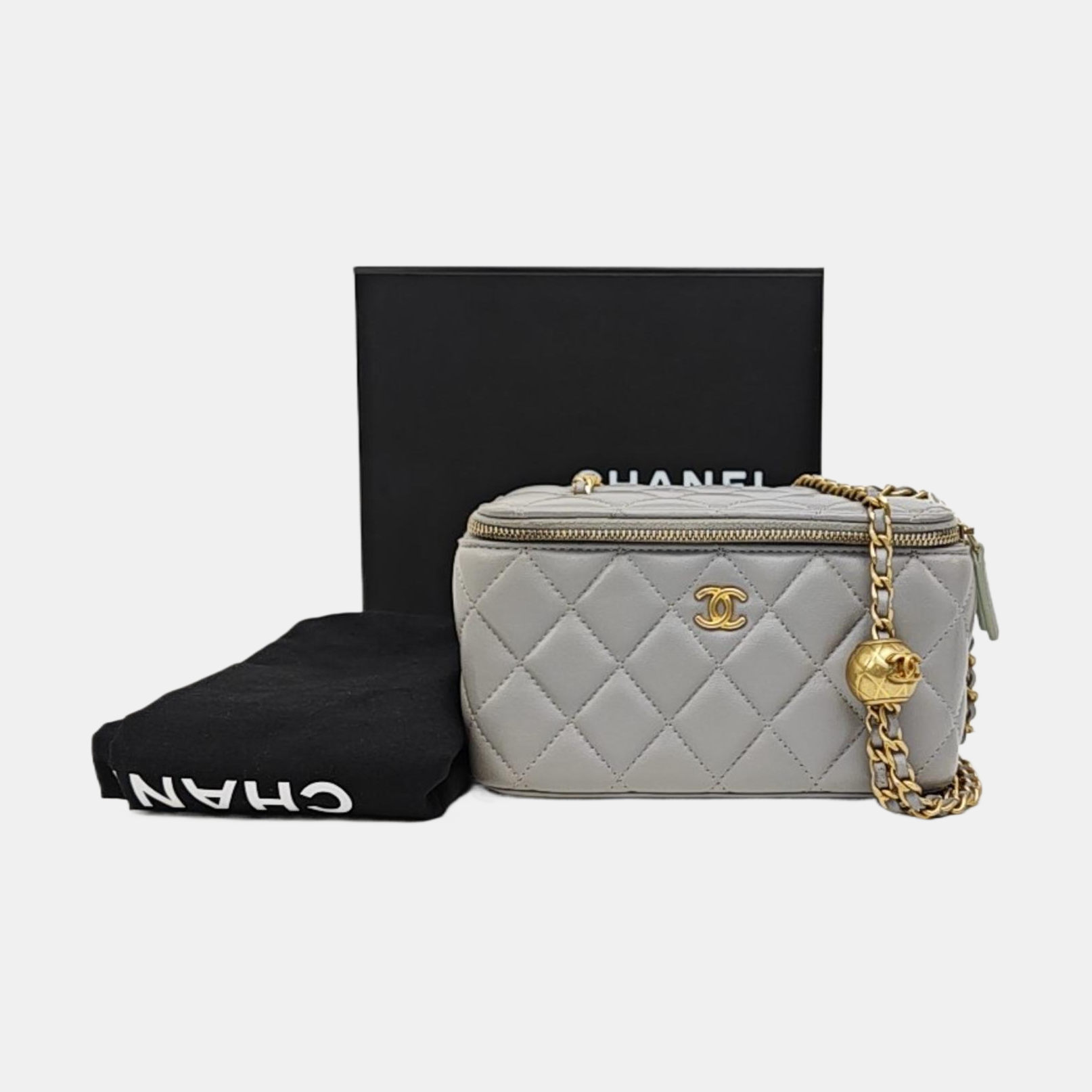 VANITY CASE Small Quilted Lambskin Gray