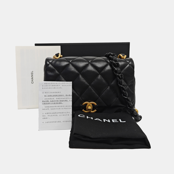 CLASSIC FLAP Piel de cordero acolchada negra
