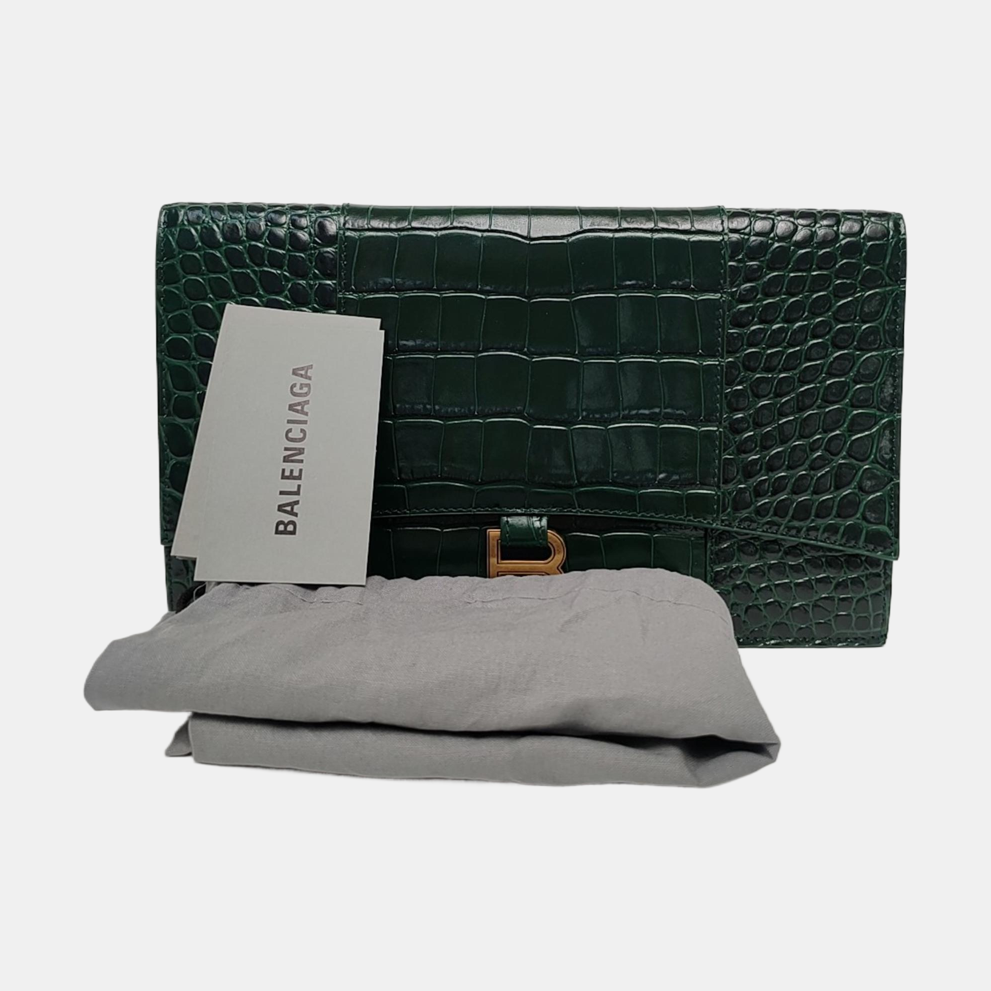 Authenticated pre-owned  Hourglass Calfskin Green - Clutch at Looply