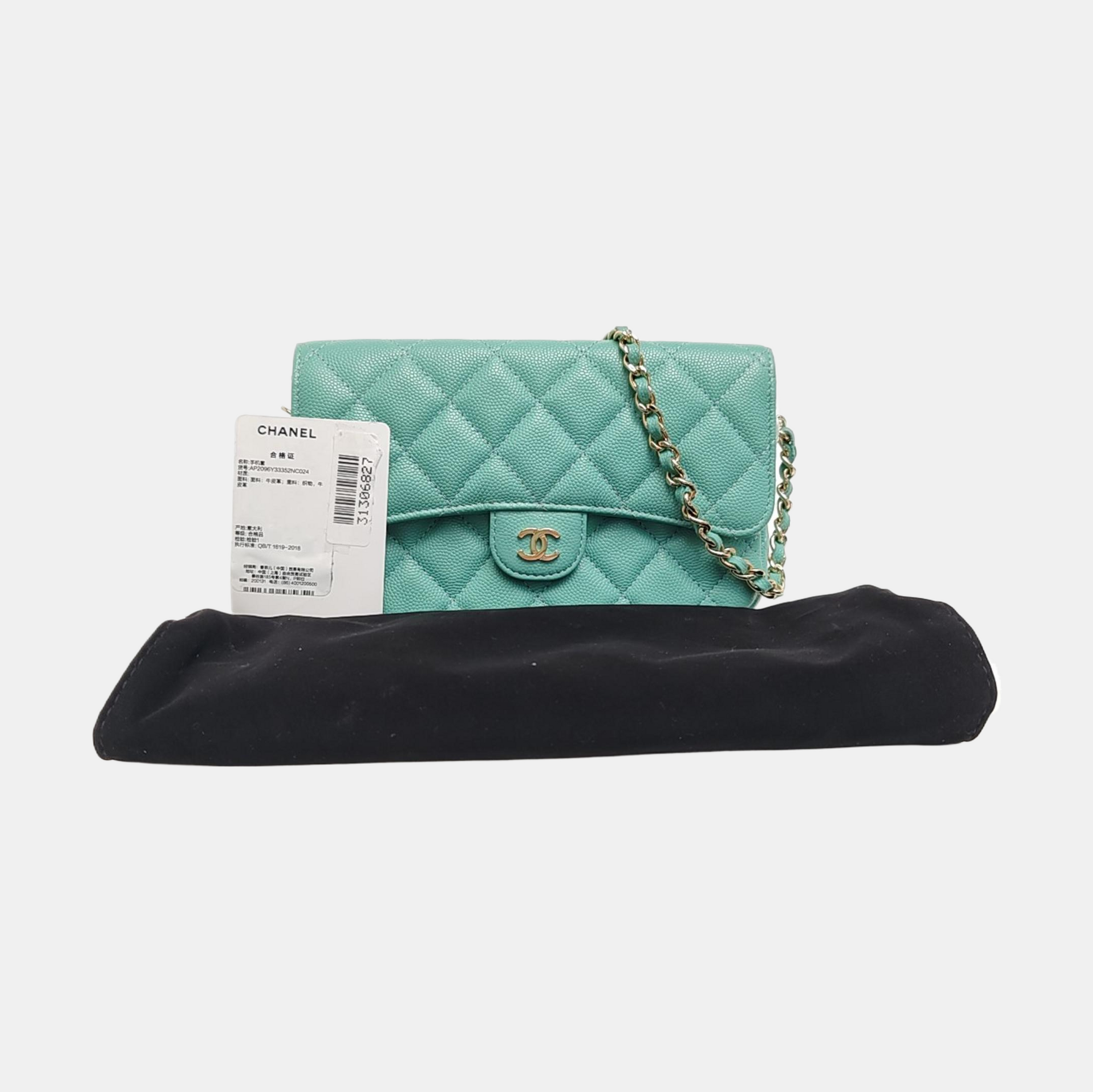 Authenticated pre-owned  CLASSIC FLAP Quilted Lambskin Green - Shoulder Bag at Looply