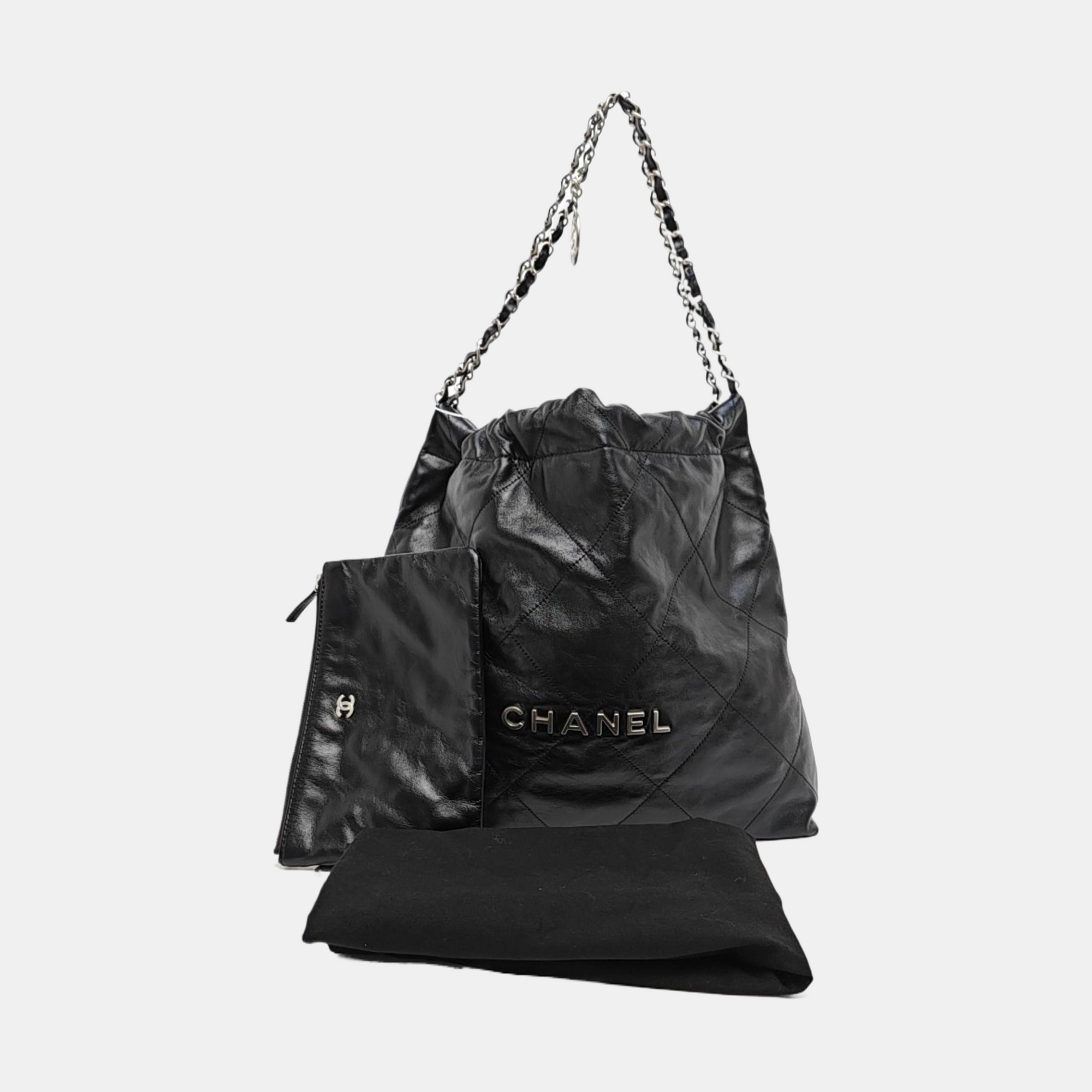 CHANEL 22 Medium Quilted Calfskin Black