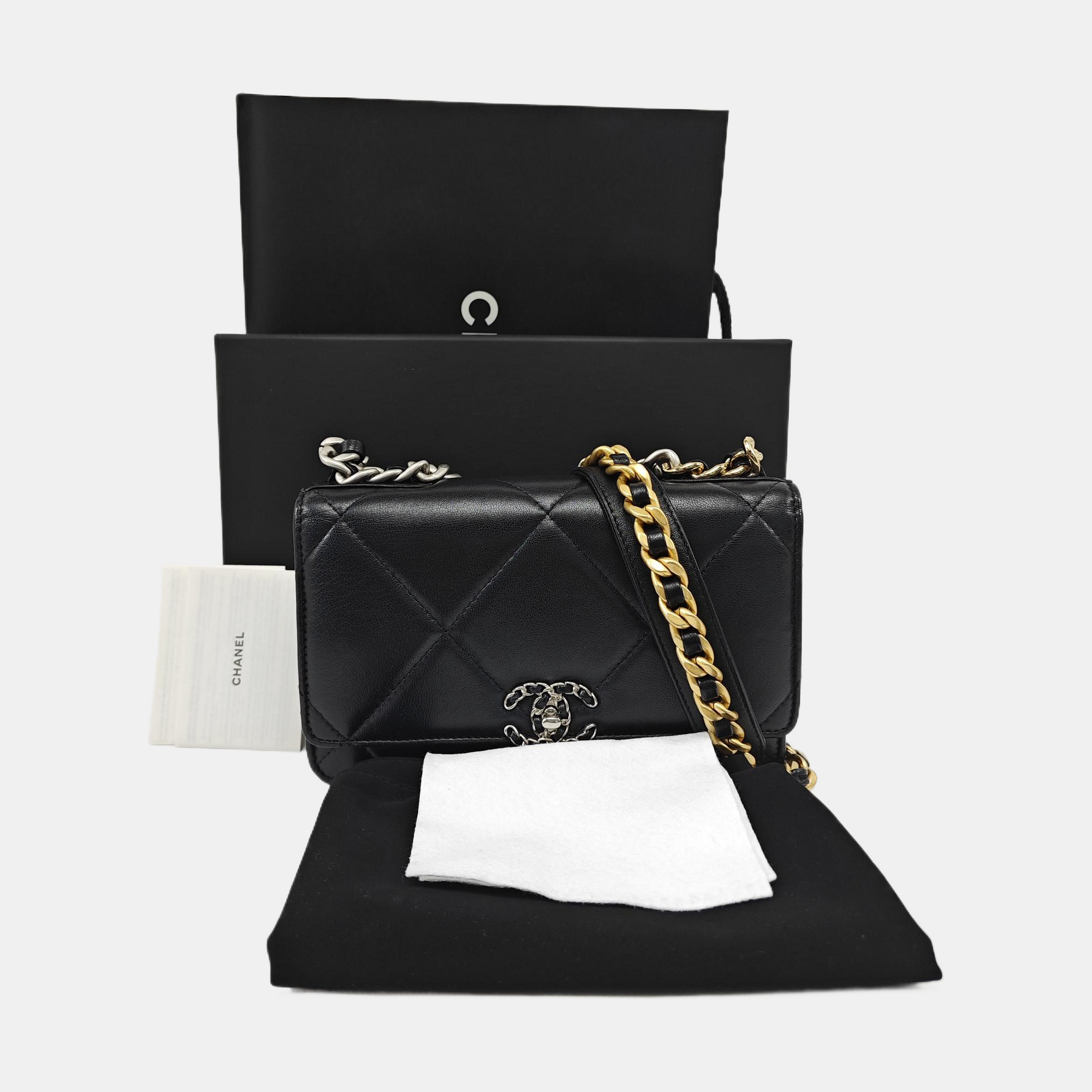 CHANEL 19 Quilted Lambskin Black
