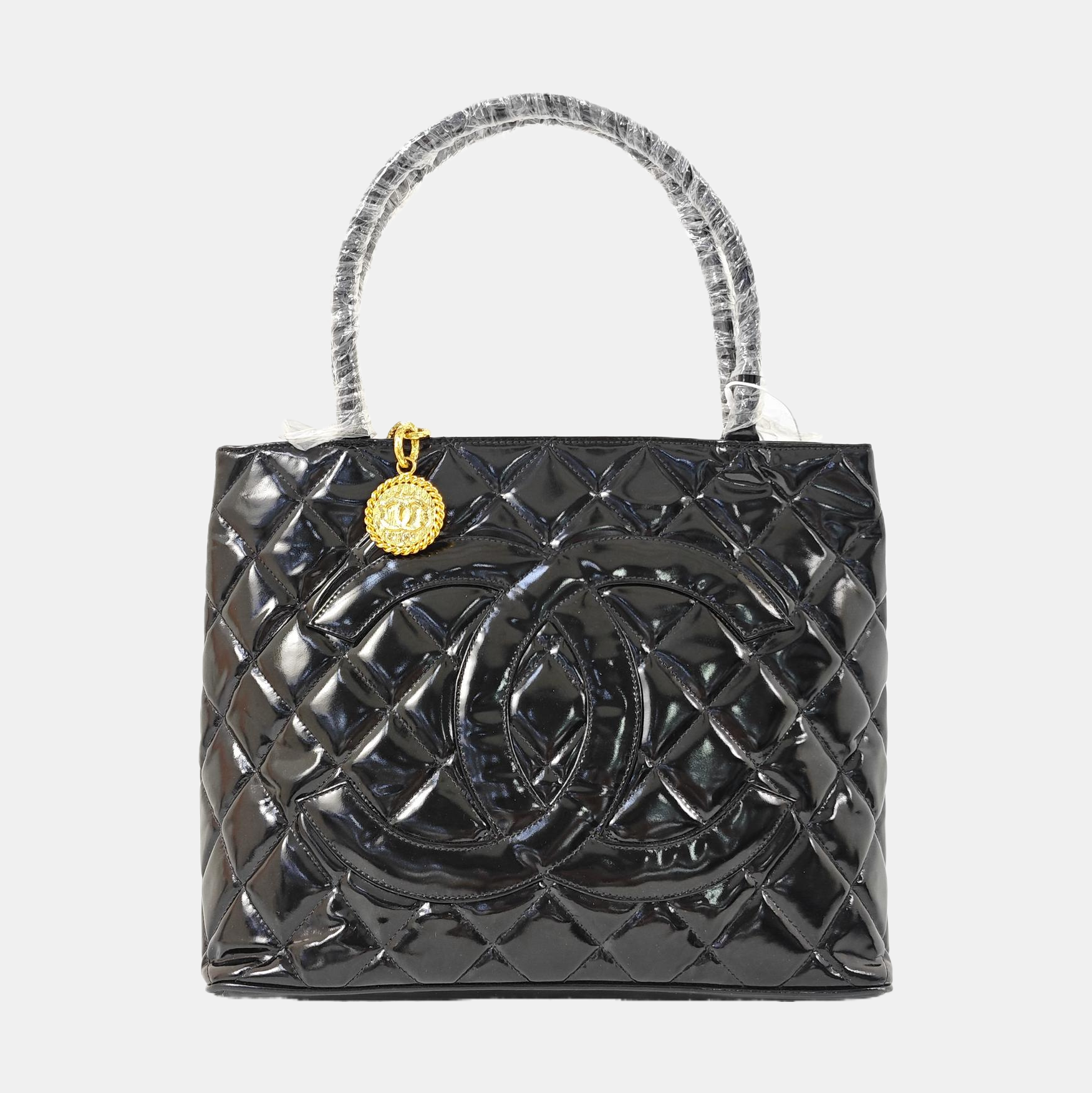 MEDALLION Quilted Patent Leather Black
