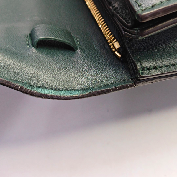 Authenticated pre-owned  CLASSIC BOX Medium Calfskin Green - Shoulder Bag at Looply