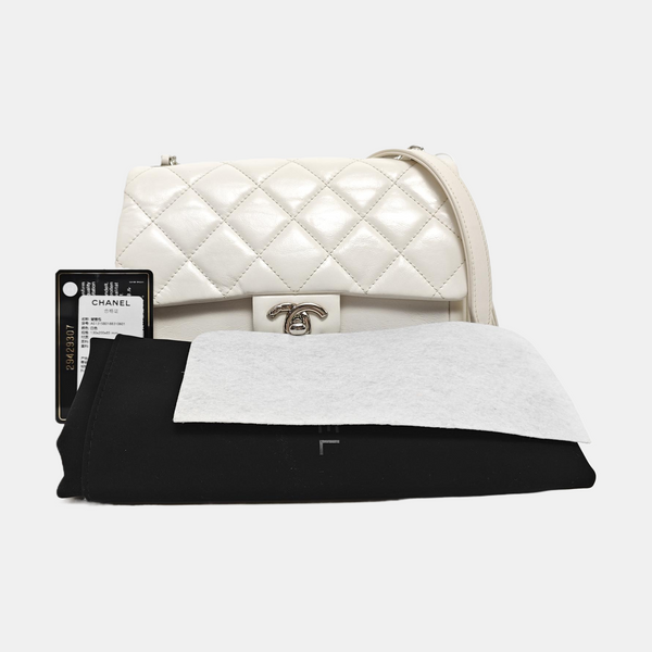 CLASSIC FLAP Mini Quilted Calfskin White