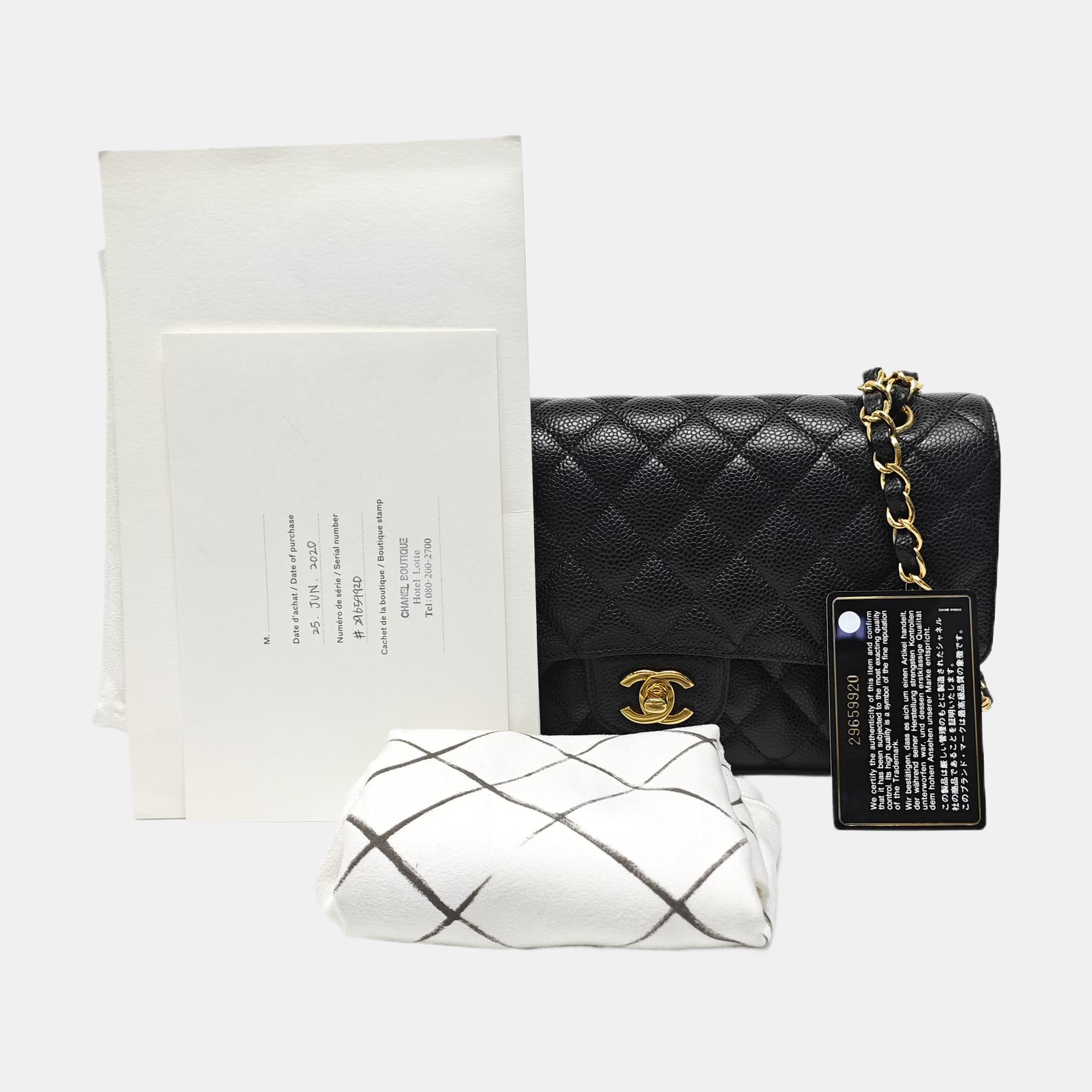 CLASSIC FLAP Medium Quilted Grained Calfskin Black