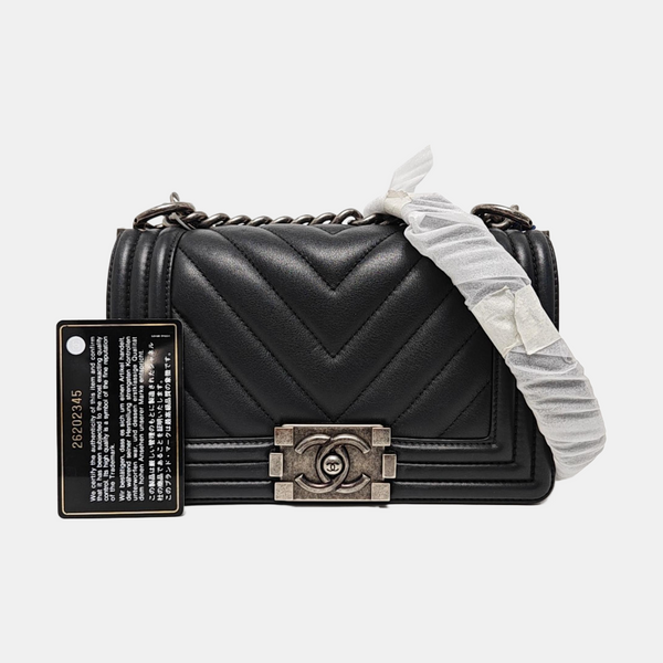 BOY CHANEL Small Chevron Grained Calfskin Blue