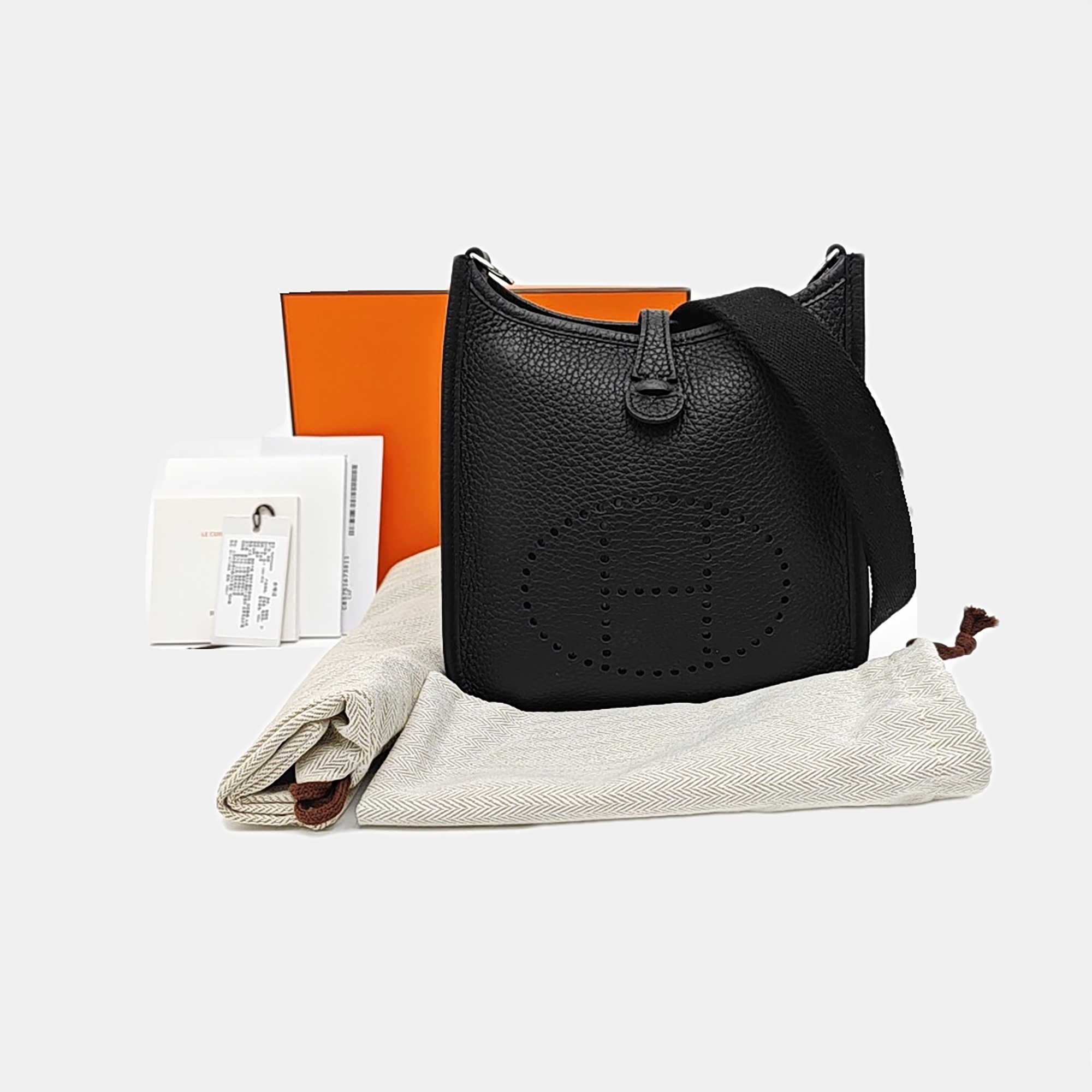 Evelyne 16 Clemence Black