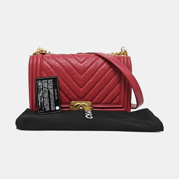 BOY CHANEL Medium Chevron Calfskin Red