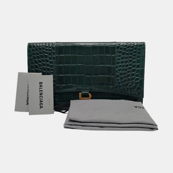 Authenticated pre-owned  Hourglass Calfskin Green - Clutch at Looply