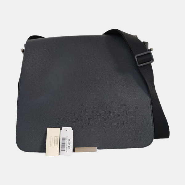 VIKTOR Calfskin Black