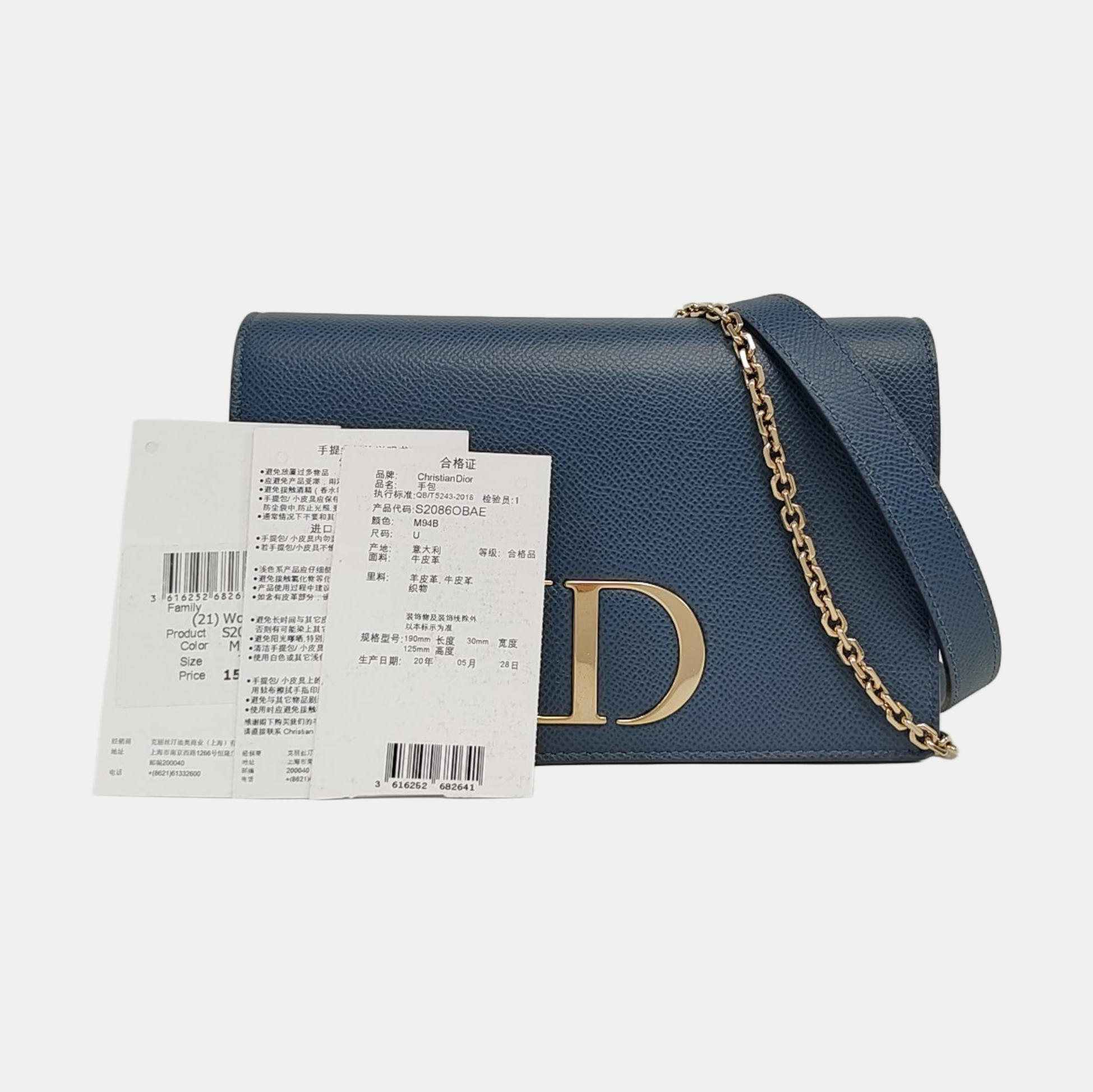 Authenticated pre-owned  30 Montaigne Calfskin Blue - Shoulder Bag at Looply