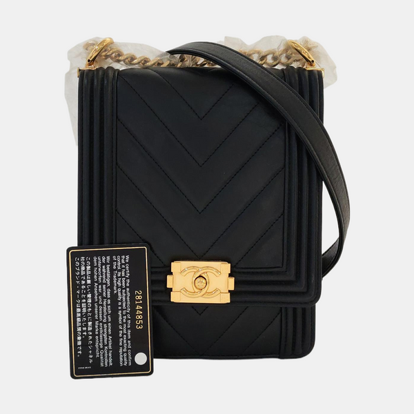 Authenticated pre-owned  BOY CHANEL Chevron Calfskin Black - Crossbody Bag at Looply