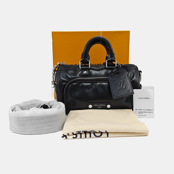 Calfskin Shoulder Bag 25 Black