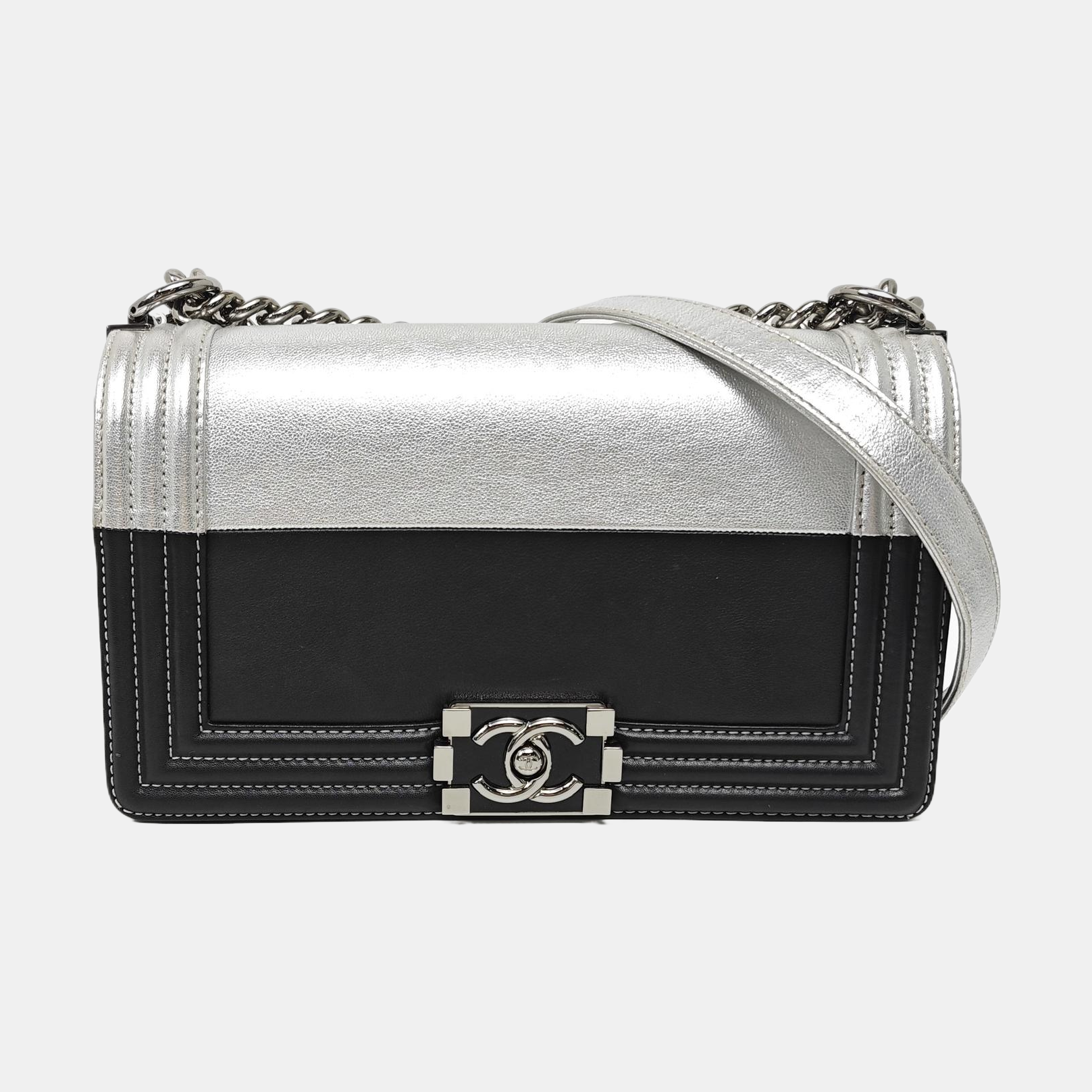 Authenticated pre-owned  BOY CHANEL Medium Calfskin Black - Shoulder Bag at Looply