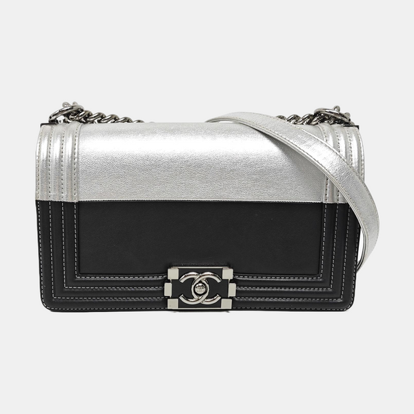 Authenticated pre-owned  BOY CHANEL Medium Calfskin Black - Shoulder Bag at Looply