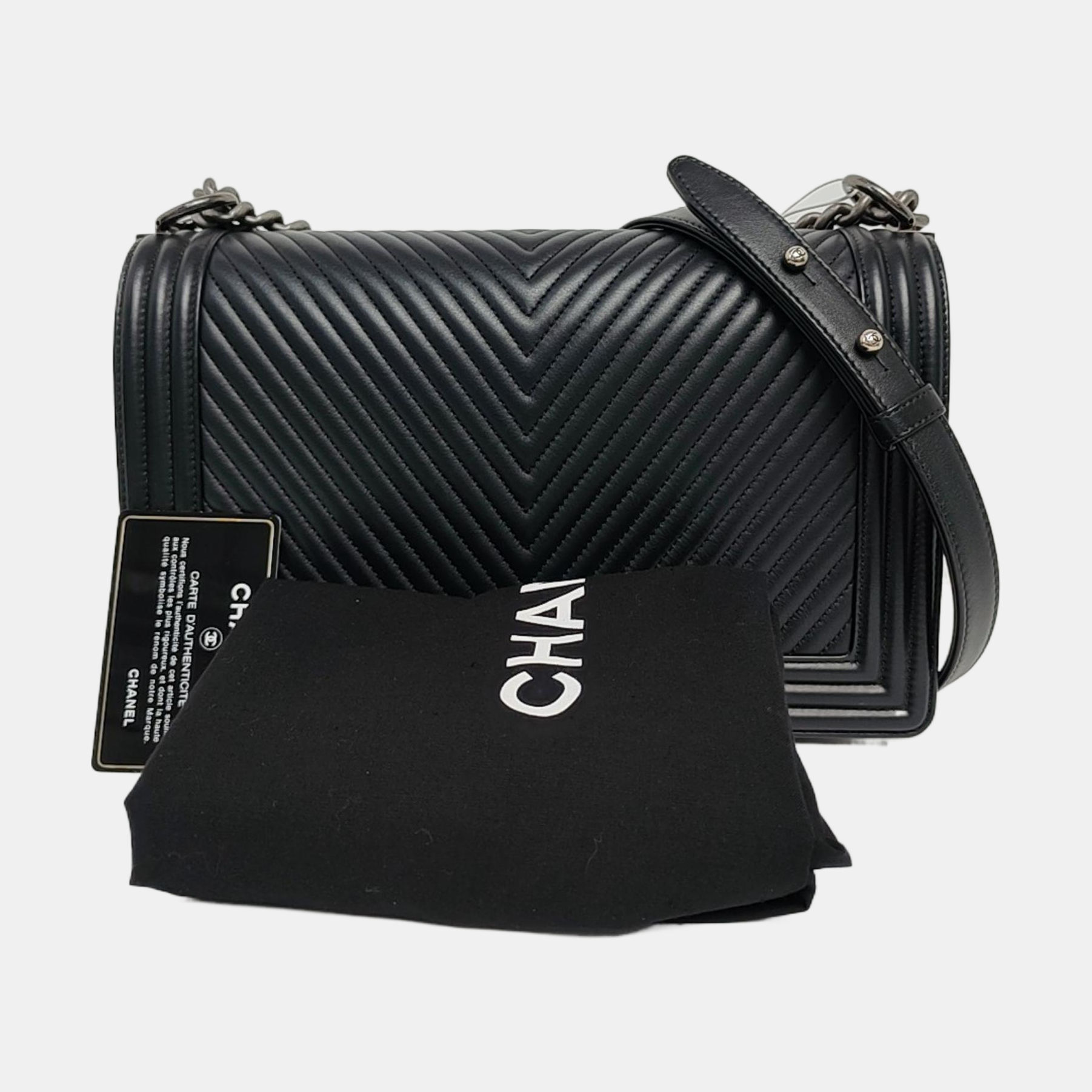 BOY CHANEL Large Chevron, Quilted Calfskin Black