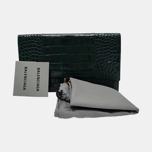 Authenticated pre-owned  Hourglass Calfskin Green - Clutch at Looply