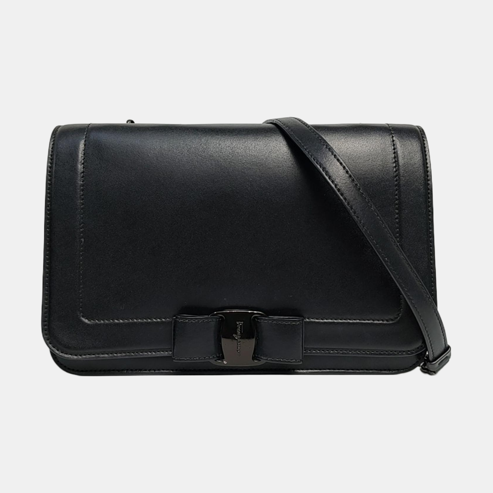 Vara Medium Calfskin Black