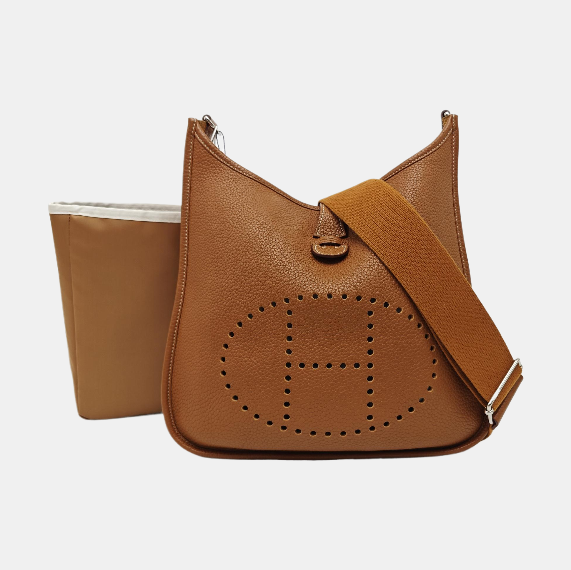 Evelyne 29 Clemence Brown