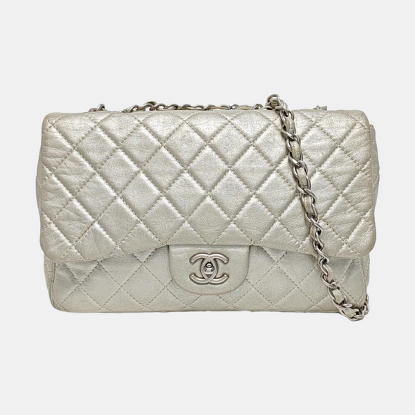 Authenticated pre-owned  CLASSIC FLAP Jumbo Quilted Lambskin Beige - Shoulder Bag at Looply