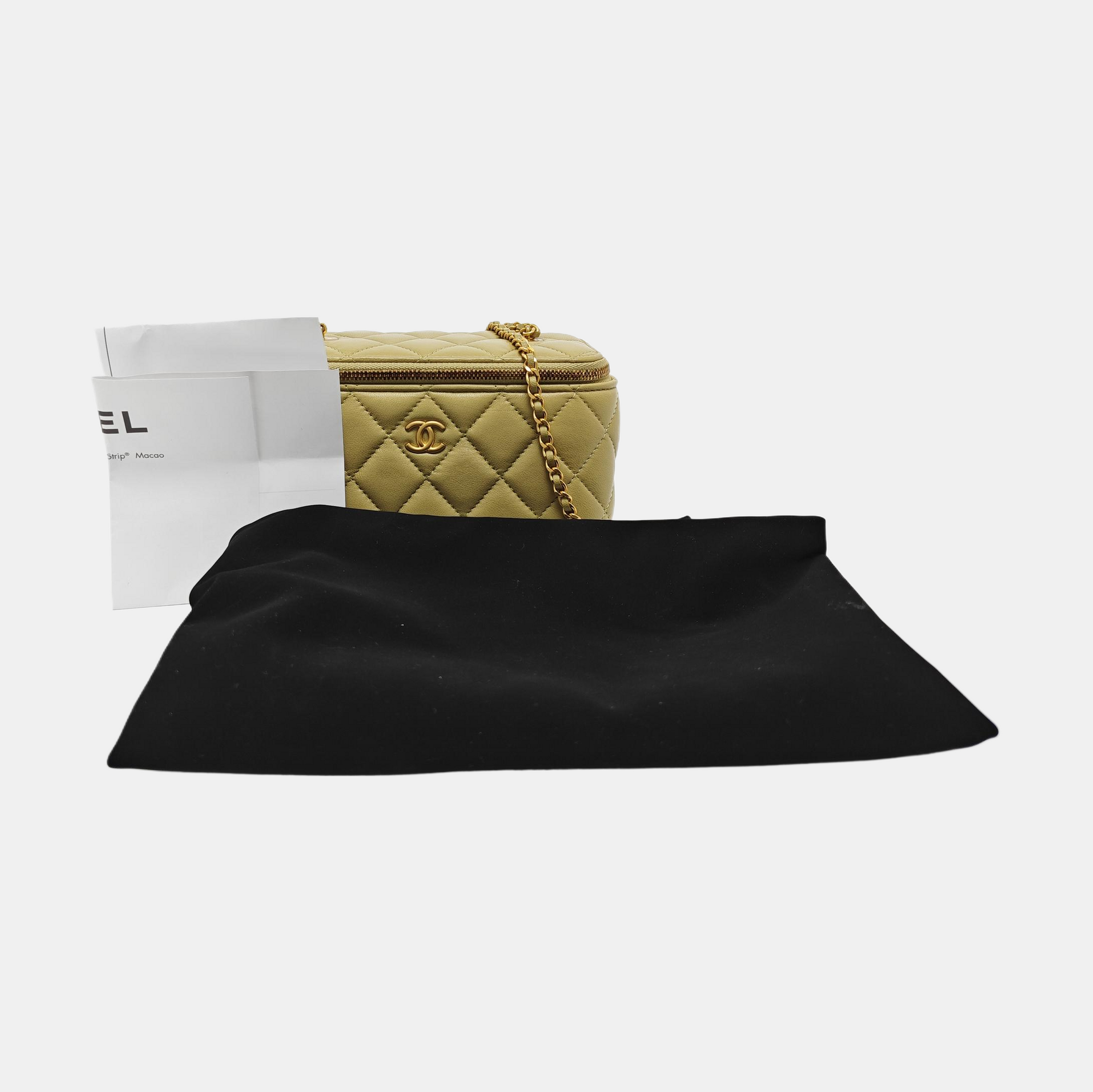 Authenticated pre-owned  VANITY CASE Quilted Lambskin Green - Shoulder Bag at Looply