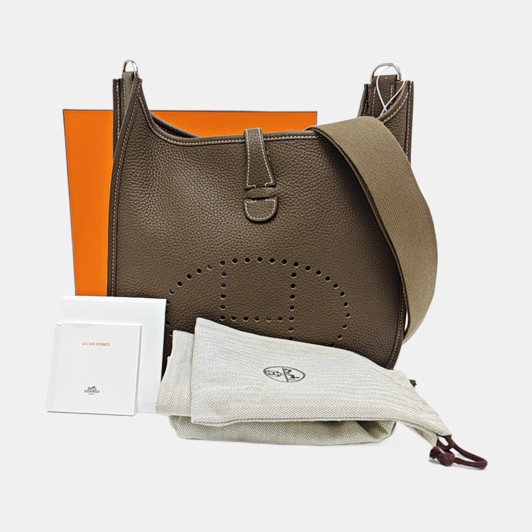 Evelyne 29 Clemence Gray
