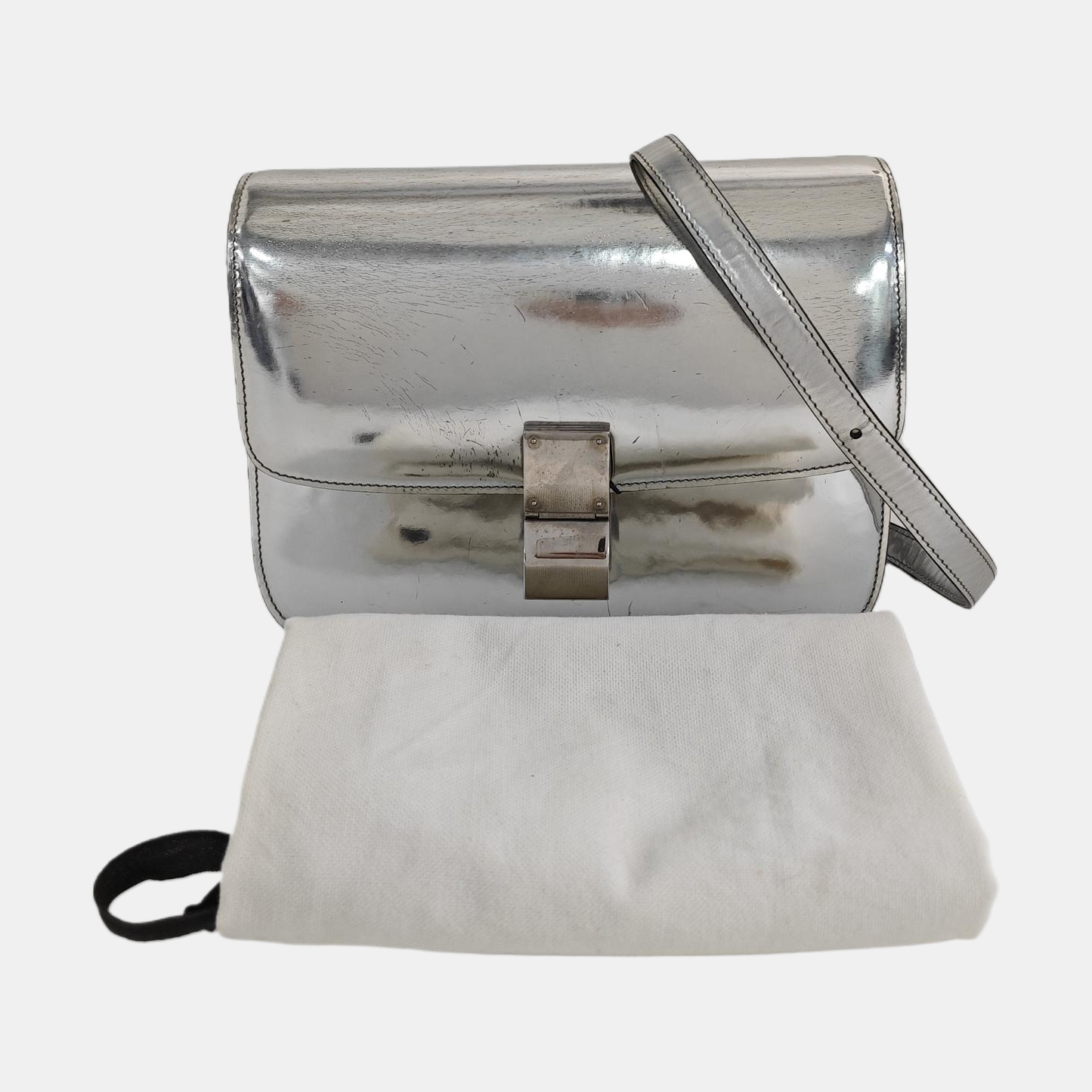 Authenticated pre-owned  CLASSIC BOX Medium Calfskin Silver - Shoulder Bag at Looply