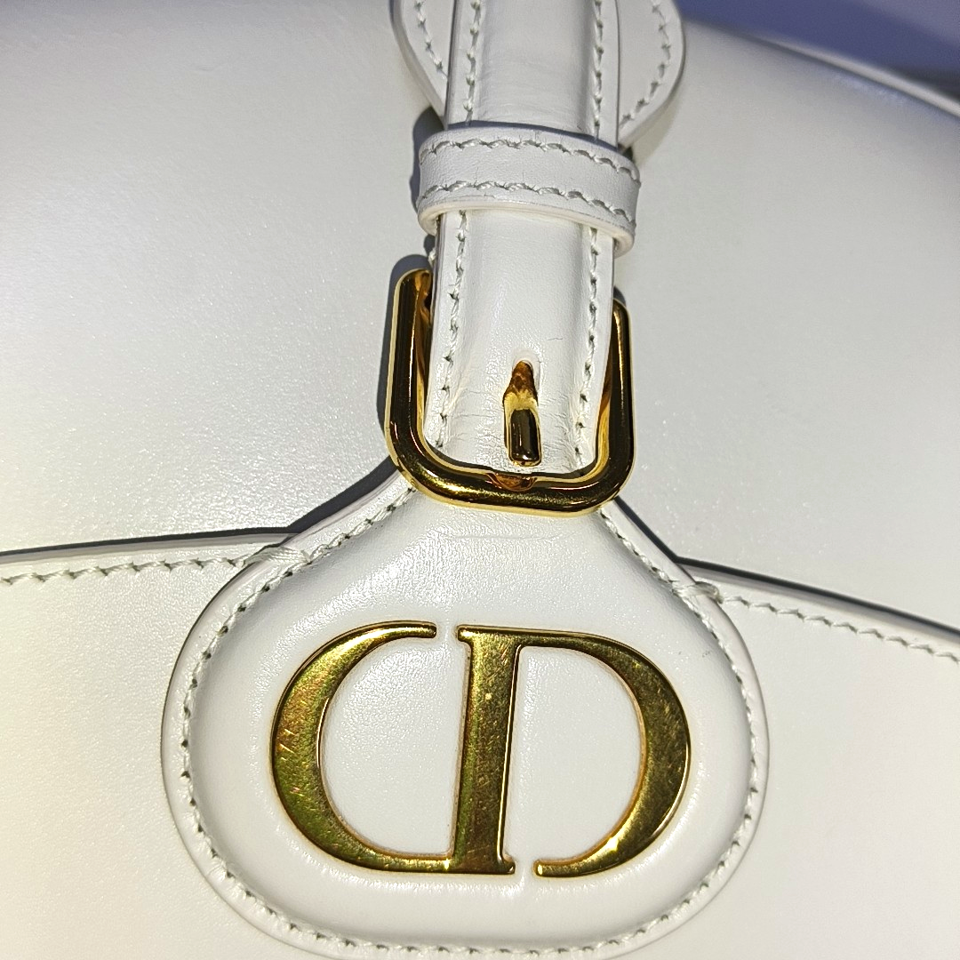 Authenticated pre-owned  Bobby Medium Calfskin White - Shoulder Bag at Looply