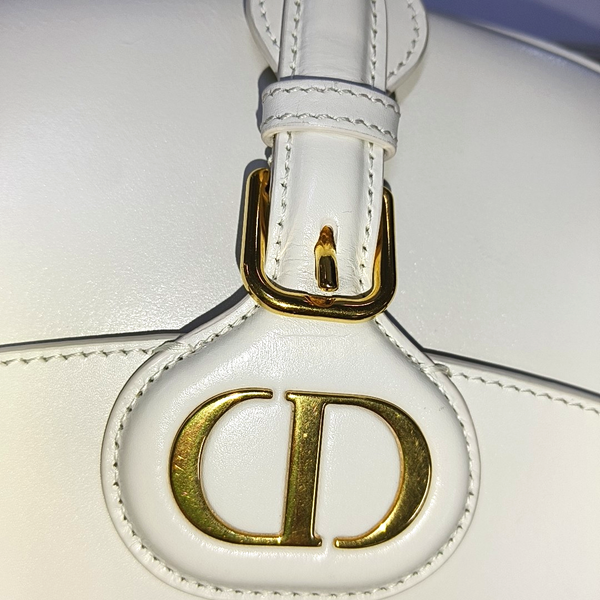 Authenticated pre-owned  Bobby Medium Calfskin White - Shoulder Bag at Looply