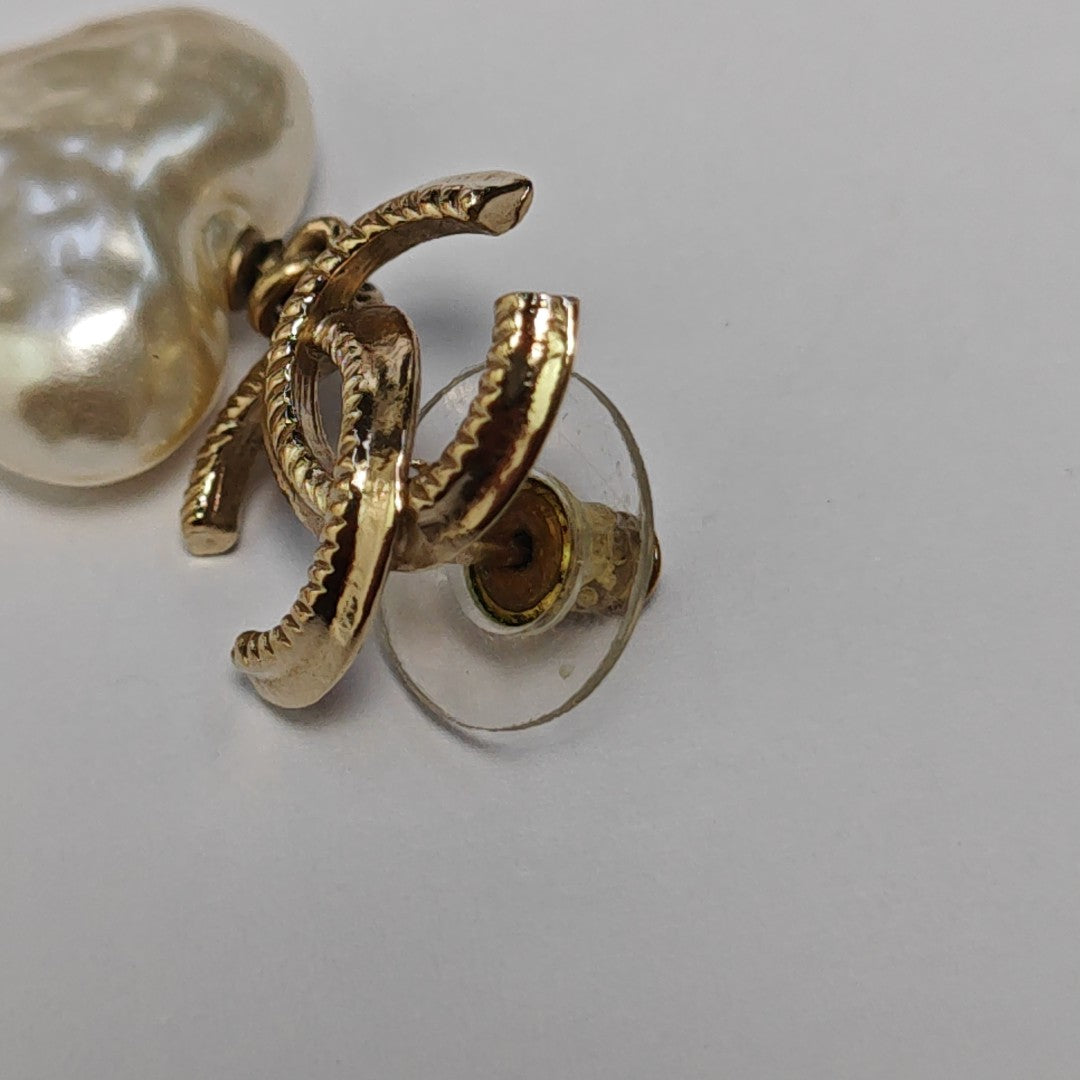 Metal Gold Earrings