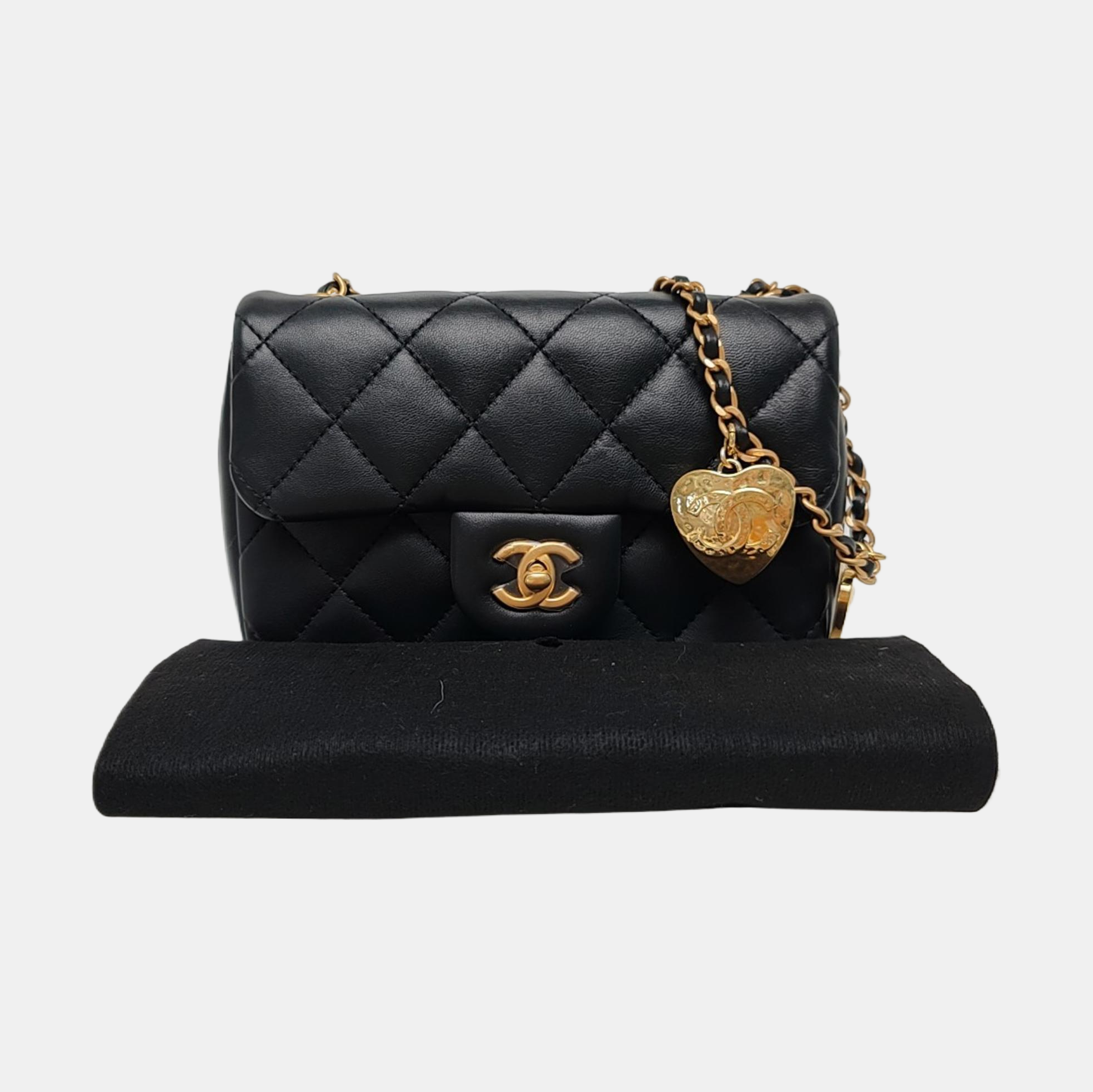 Authenticated pre-owned  CLASSIC FLAP Small Quilted Lambskin Black - Shoulder Bag at Looply