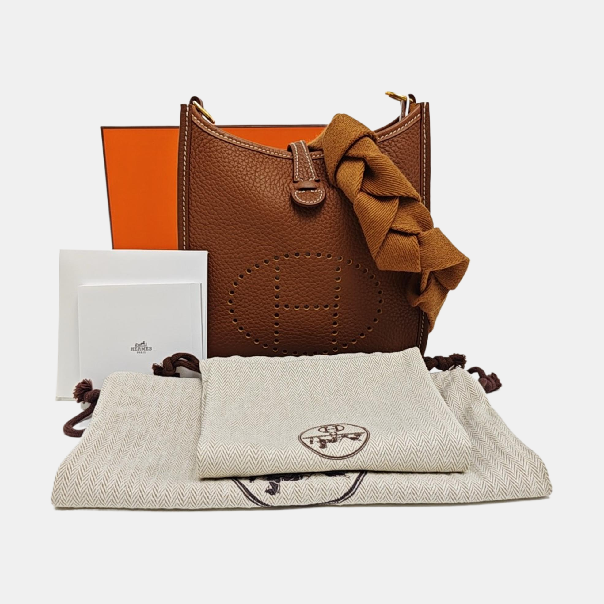 Evelyne TPM Clemence Brown
