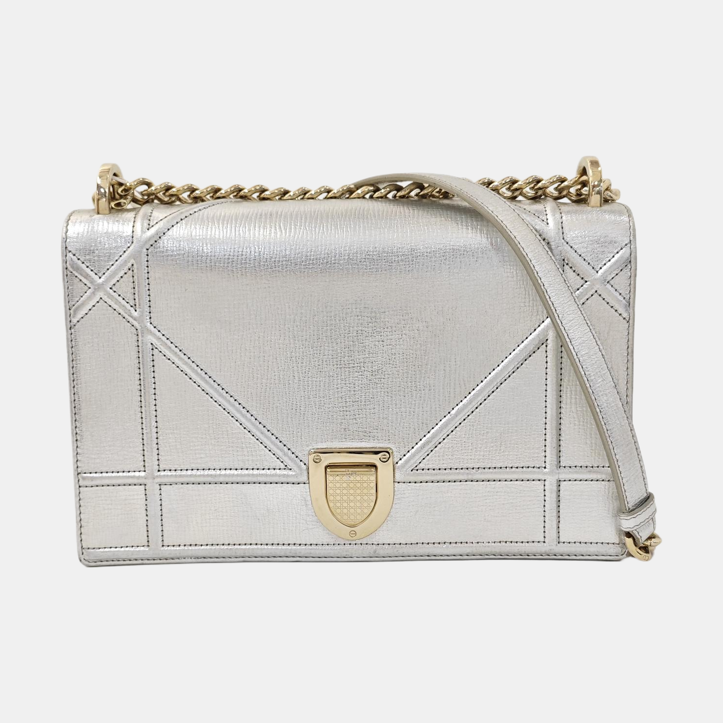 Authenticated pre-owned  Diorama Medium Cannage Calfskin Silver - Crossbody Bag at Looply