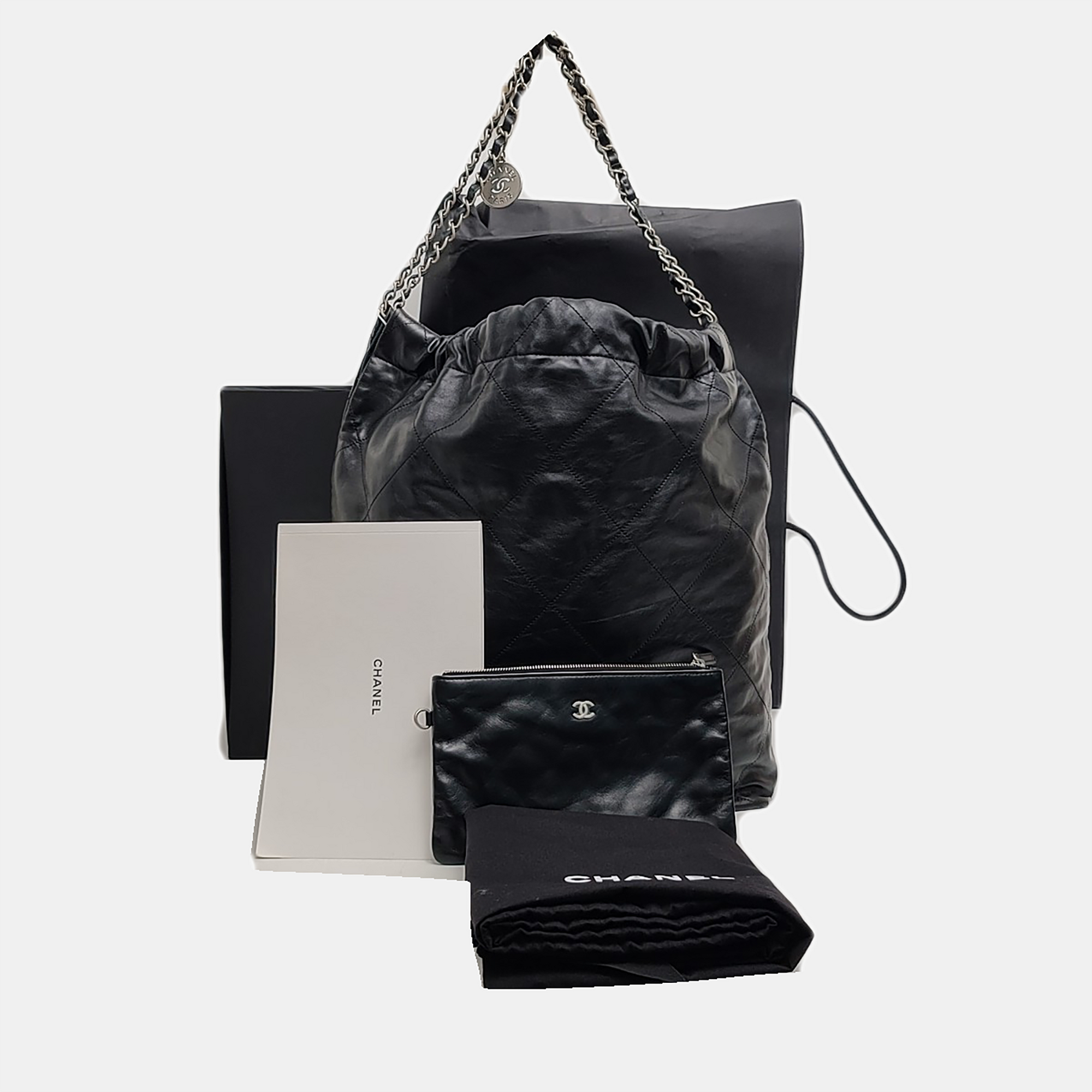 CHANEL 22 Medium Quilted Calfskin Black