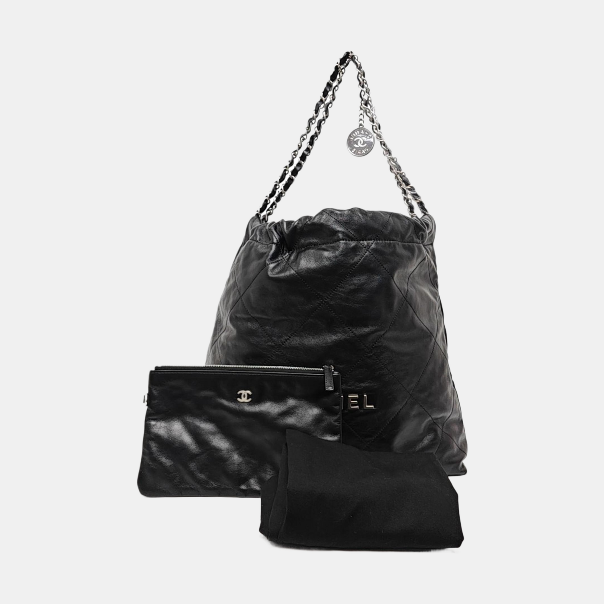 CHANEL 22 Medium Quilted Calfskin Black