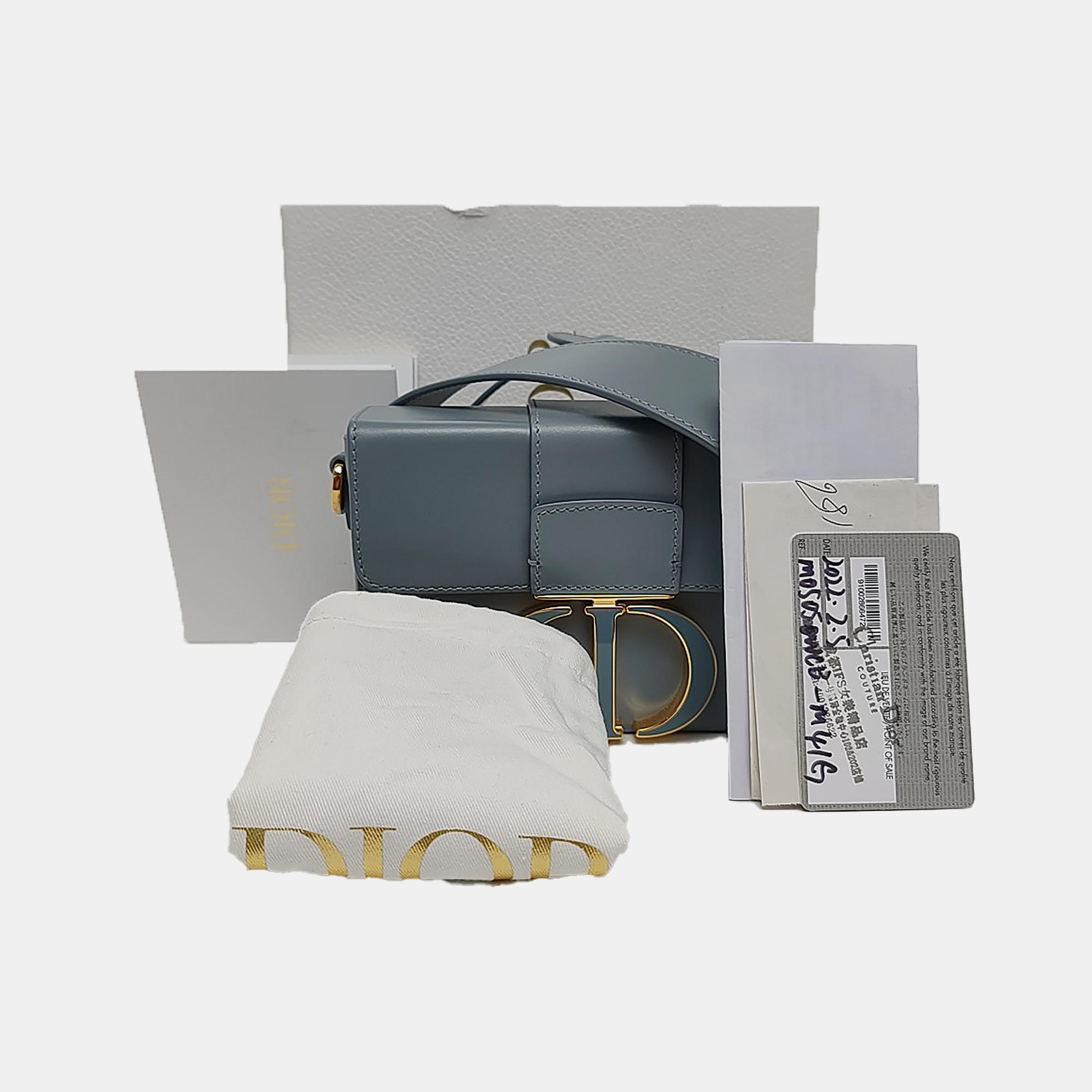 Authenticated pre-owned  30 Montaigne Calfskin Blue - Shoulder Bag at Looply