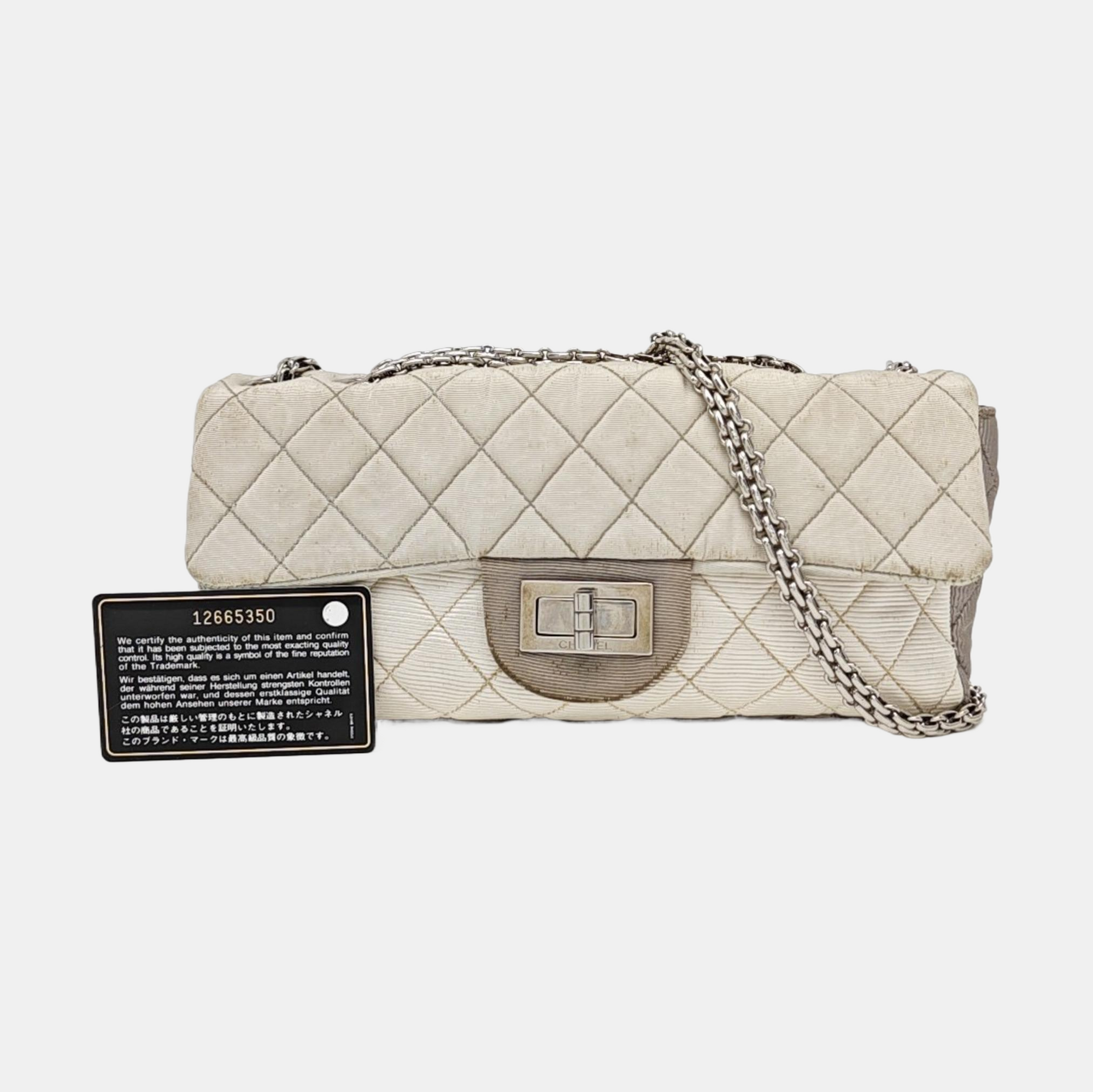 2.55 225 Quilted Fabric White