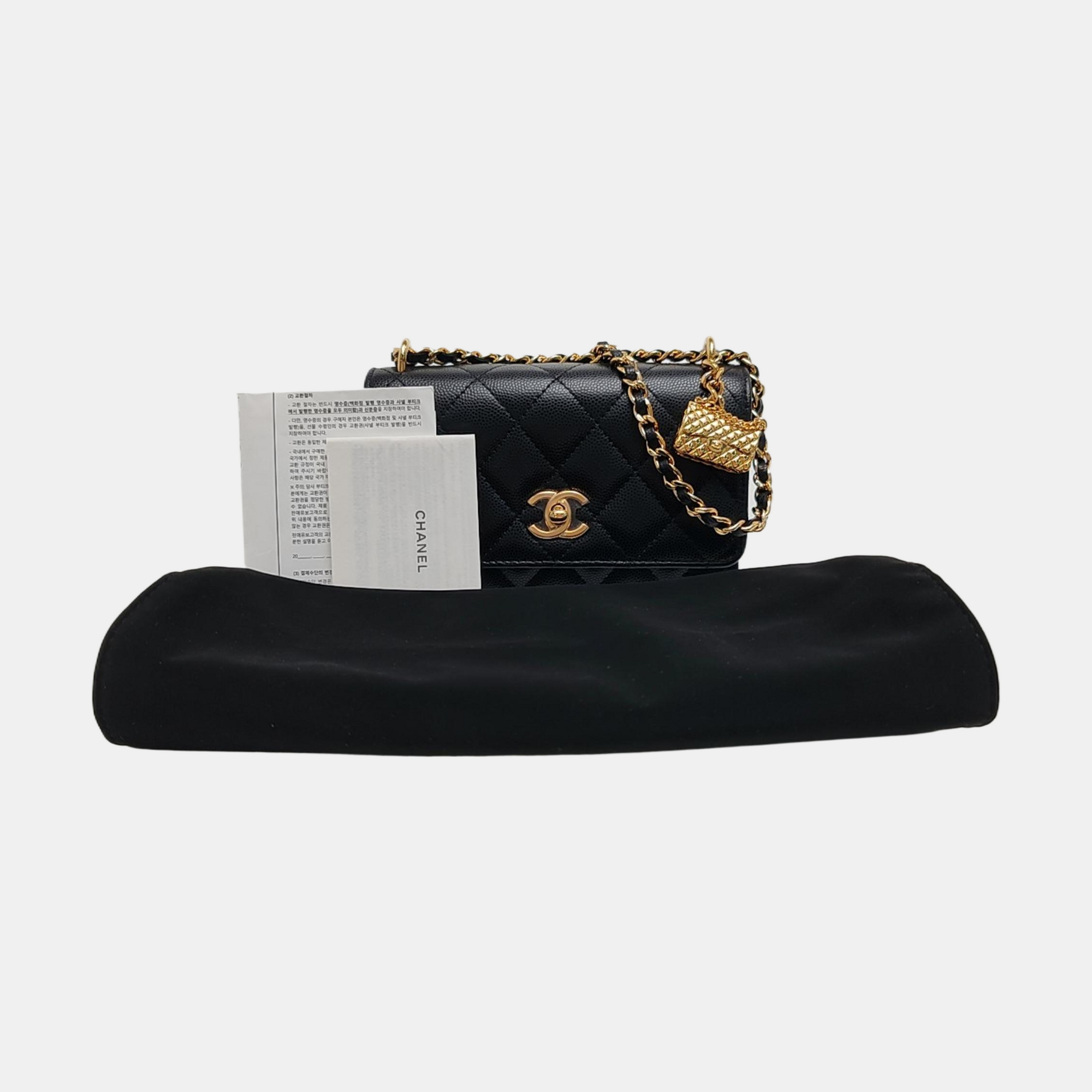 Authenticated pre-owned  CLASSIC FLAP Quilted Calfskin Black - Shoulder Bag at Looply